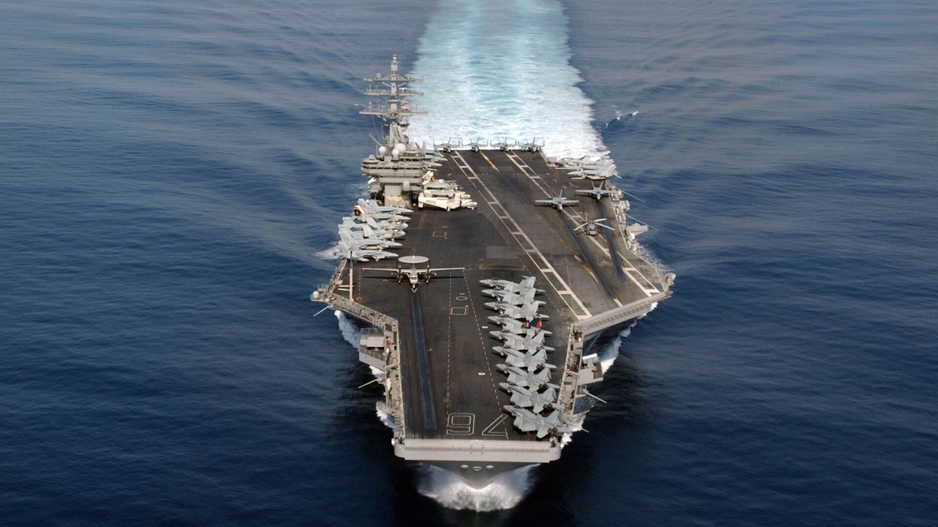 在男双决赛中,王楚钦与樊振东以4-0战胜韩国组合,助力中国队实现男双项目的三连冠。