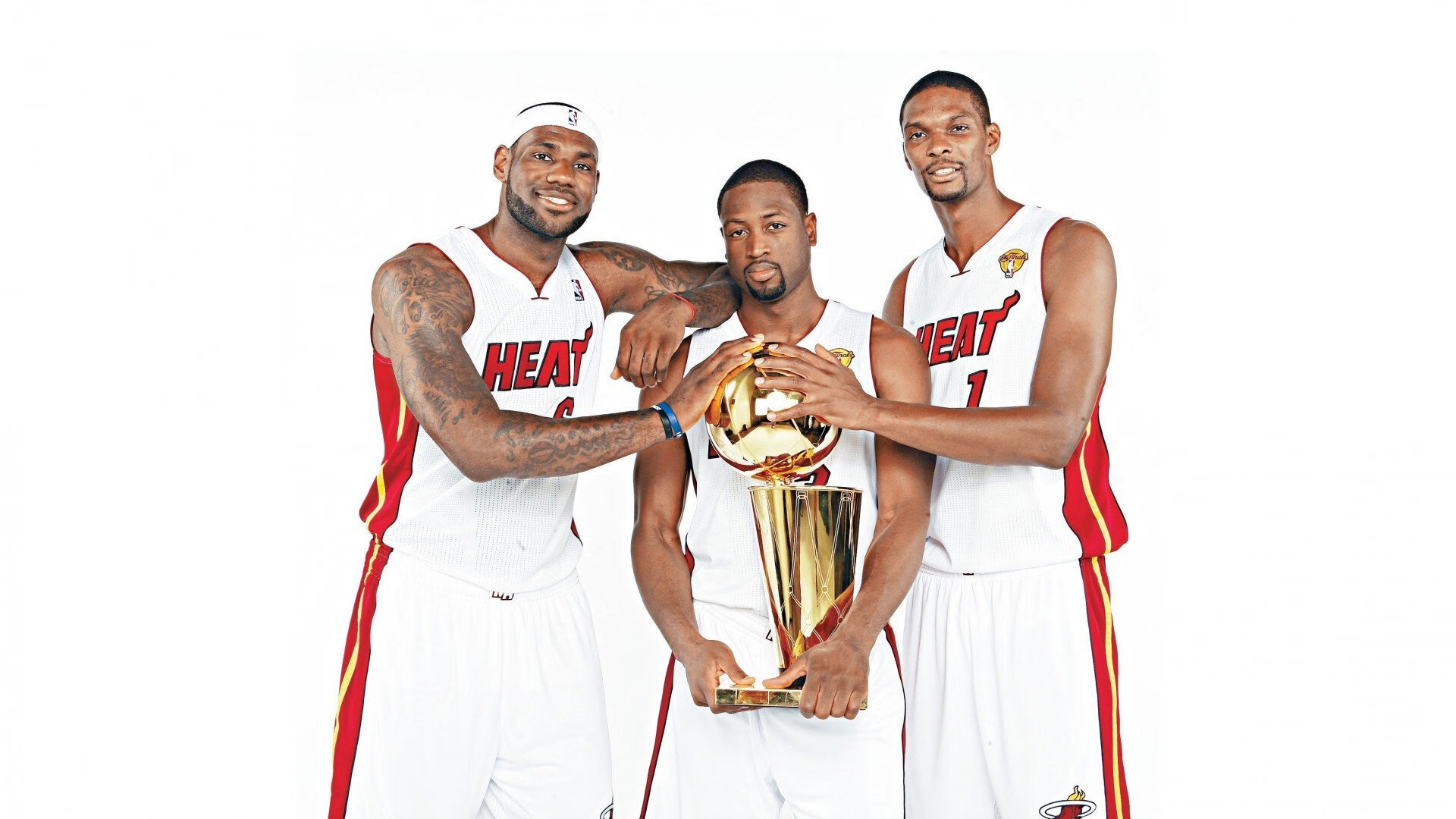 詹姆斯新纪录引全球媒体纷纷报道，詹姆斯最新