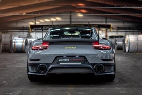 AYX官网-在男双决赛中，王楚钦与樊振东以4-0战胜韩国组合，助力中国队实现男双项目的三连冠。