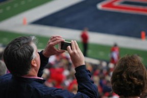 AYX官网-詹姆斯新纪录引全球媒体纷纷报道，詹姆斯最新